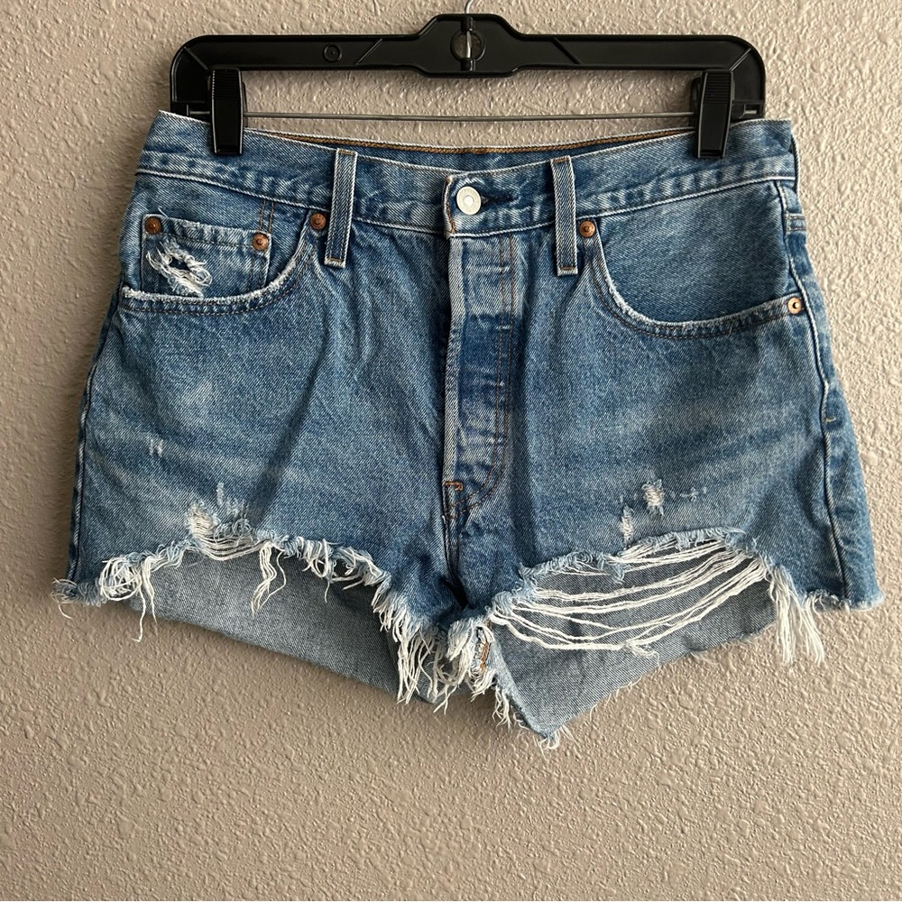 Levi’s 501 cutoff destructed denim‎ 2.5” raw hem high rise shorts